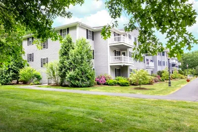 23 Greenleaves Dr #107 1