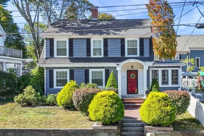 27 Byron St