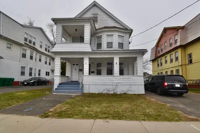 50 Saint James Ave 1