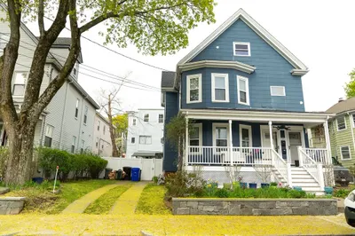 40 Oak Square Ave #2