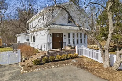 225 Pleasant St 1