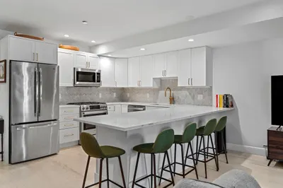 120 W 7th St #304