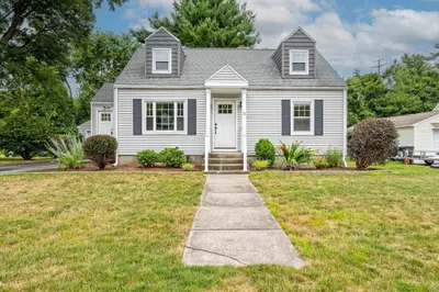 11 Laurie Ave