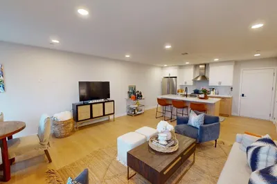 457 W. Broadway #402