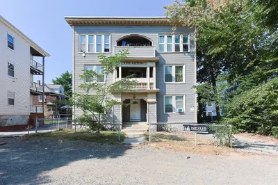 42 Lewis St