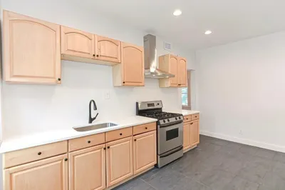 134 Vine St #2
