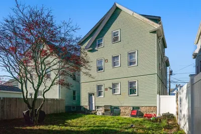 168 Bonney St 1