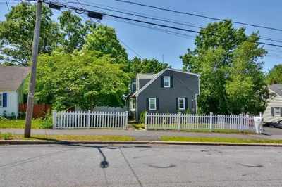 85 S Bowdoin St 1