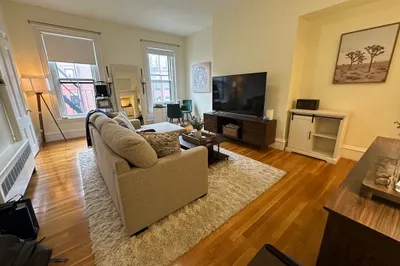 300 Marlborough St #8