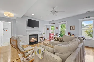 100 Woodstock St #3