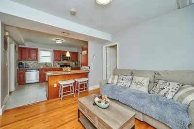 5 Brookvale St #upper unit 1