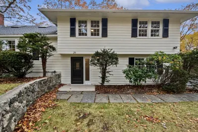 26 Berkshire Dr 1