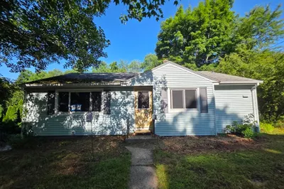 20 Deborah St