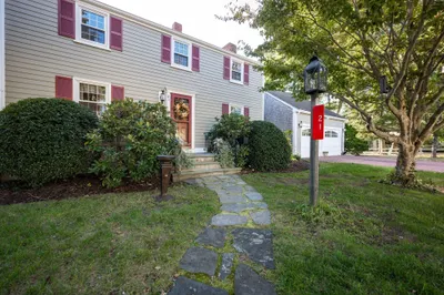 21 Thatcher St 1
