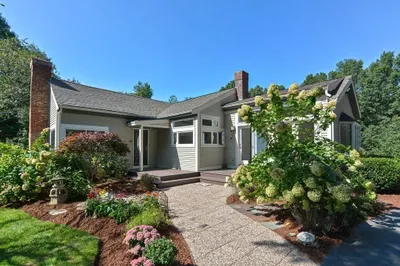 83 Hanlon Rd 1