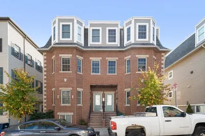 39 Cottage St #1