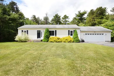 6 Bradford Blvd 1