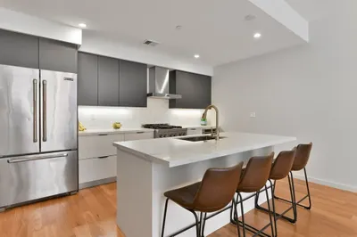 531-533 E 2nd St #201 1