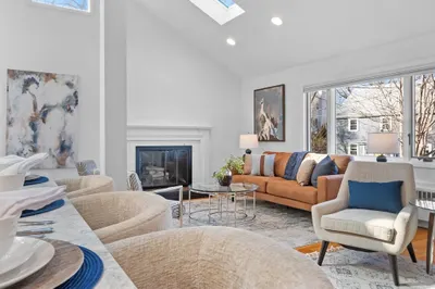 8 Bowditch Rd
