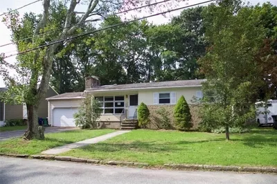 39 Damon Ave 1