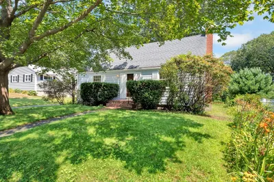 9 Middle St