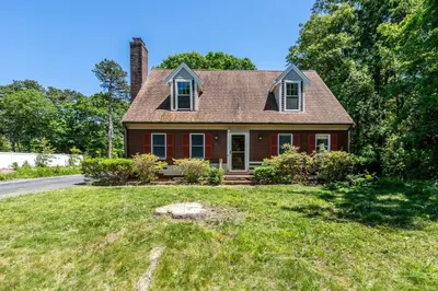 87 Regis Rd