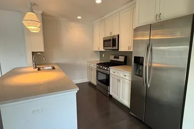 728 E Broadway #401
