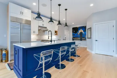 170 W Broadway #204