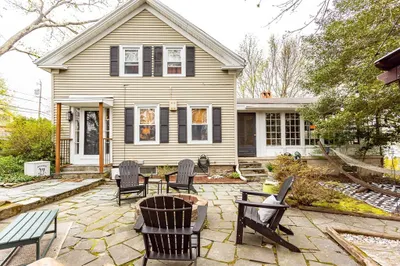 526 Pleasant St 1