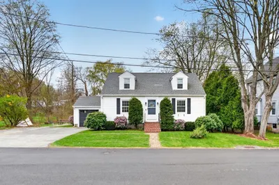 13 Pleasant St 1
