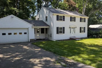 20 Colonial Road 1
