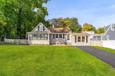 10 Corinne Pkwy