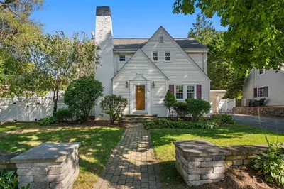 524 Parker St 1