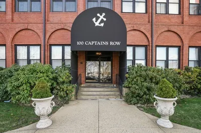 100 Captains Row #301