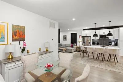 68 Armandine St #3 1