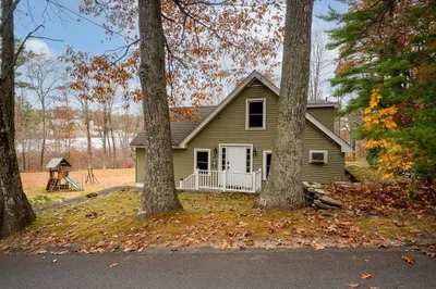 17 Bay Path Rd