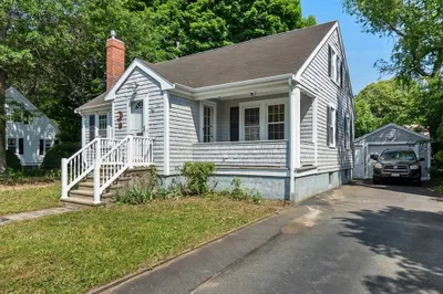 52 Massasoit Ave
