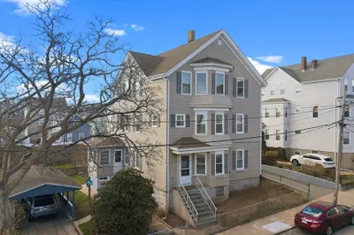 493 Coggeshall St 1