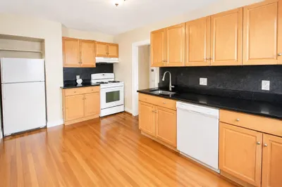 136 Spring St #3L 1