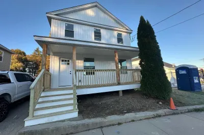 8 Thompson Rd 1