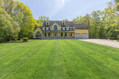 27 Sullivan Blvd 1