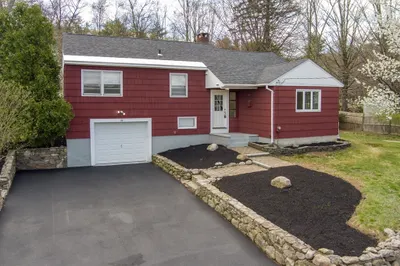 76 W Elm St 1