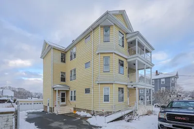 352 Barnes St 1
