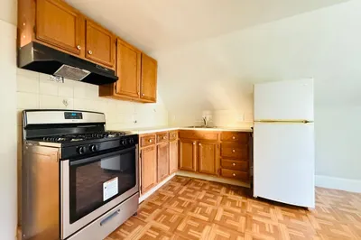 35 Kingston St #3