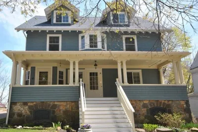 95 Governors Ave 1