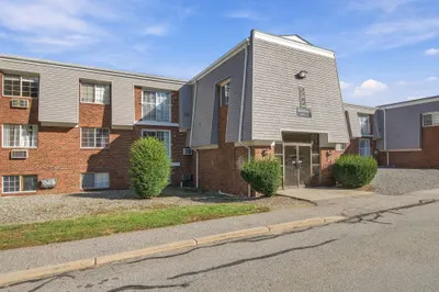300 Smithfield Rd #1-5 1