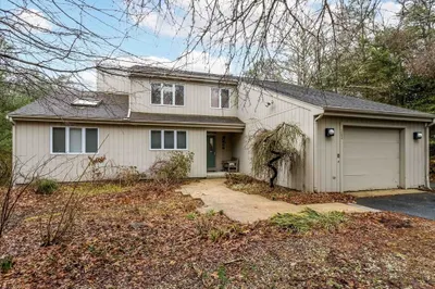 303 Turtleback Rd 1