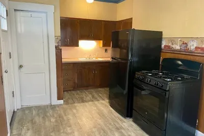 117 Laurel St #2