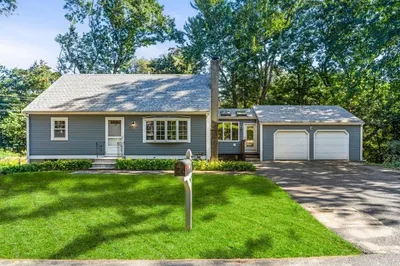 10 Ashcroft Circle