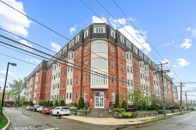 120 Wyllis Ave #102